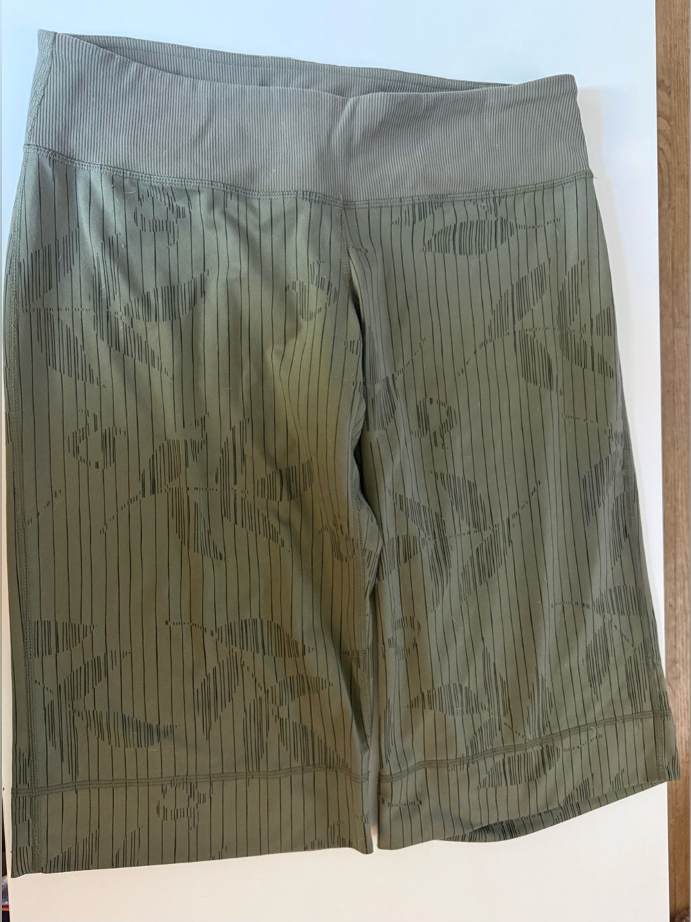 Women’s Lululemon Olive Green Active Capris - Size L